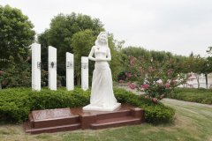 抖圈集团：以工匠精神展现碑雕工艺的魅力，纪念邓丽君的永恒歌声