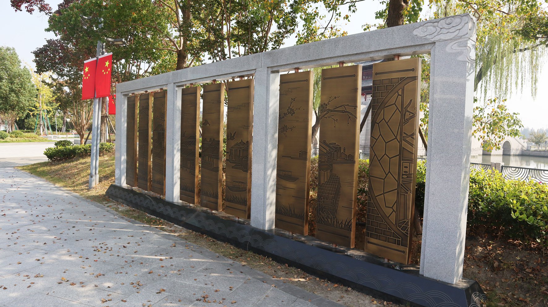 文物铜雕景墙：青浦环城水系的点睛之笔