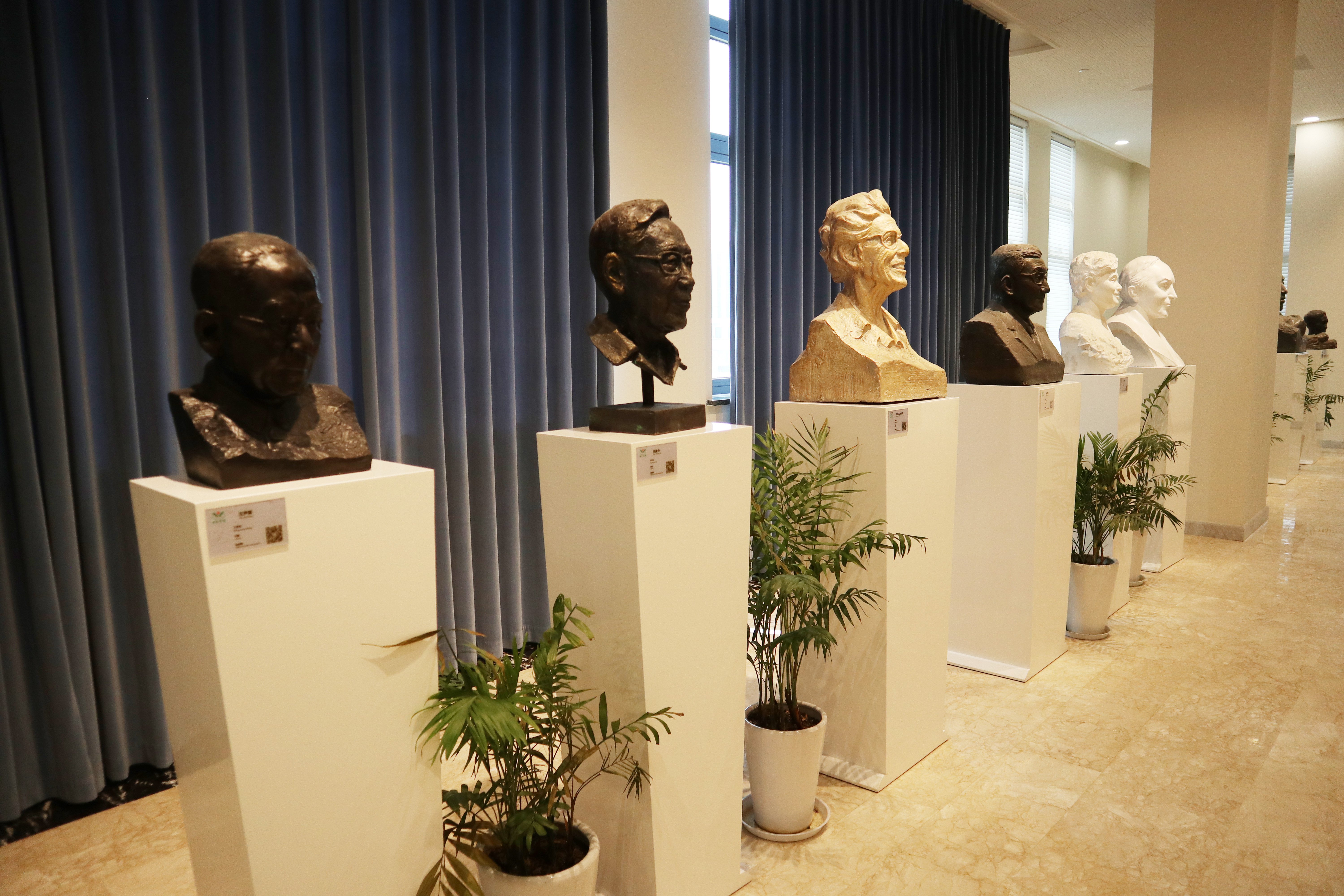 抖圈集团：雕塑史诗，传承仁人志士的绚烂历程